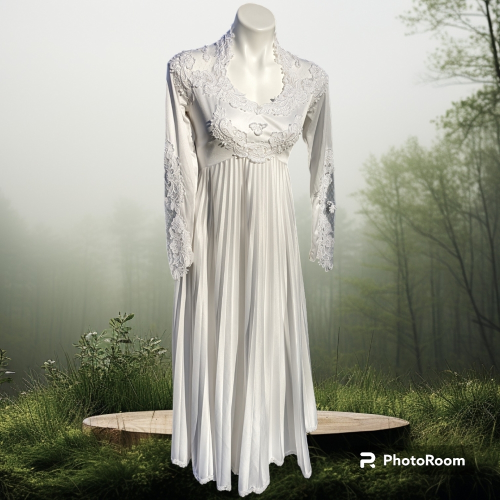 Vintage 1970s wedding dress train pleated empire aline small lace simple 70s s 2